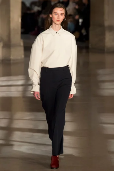Look 18